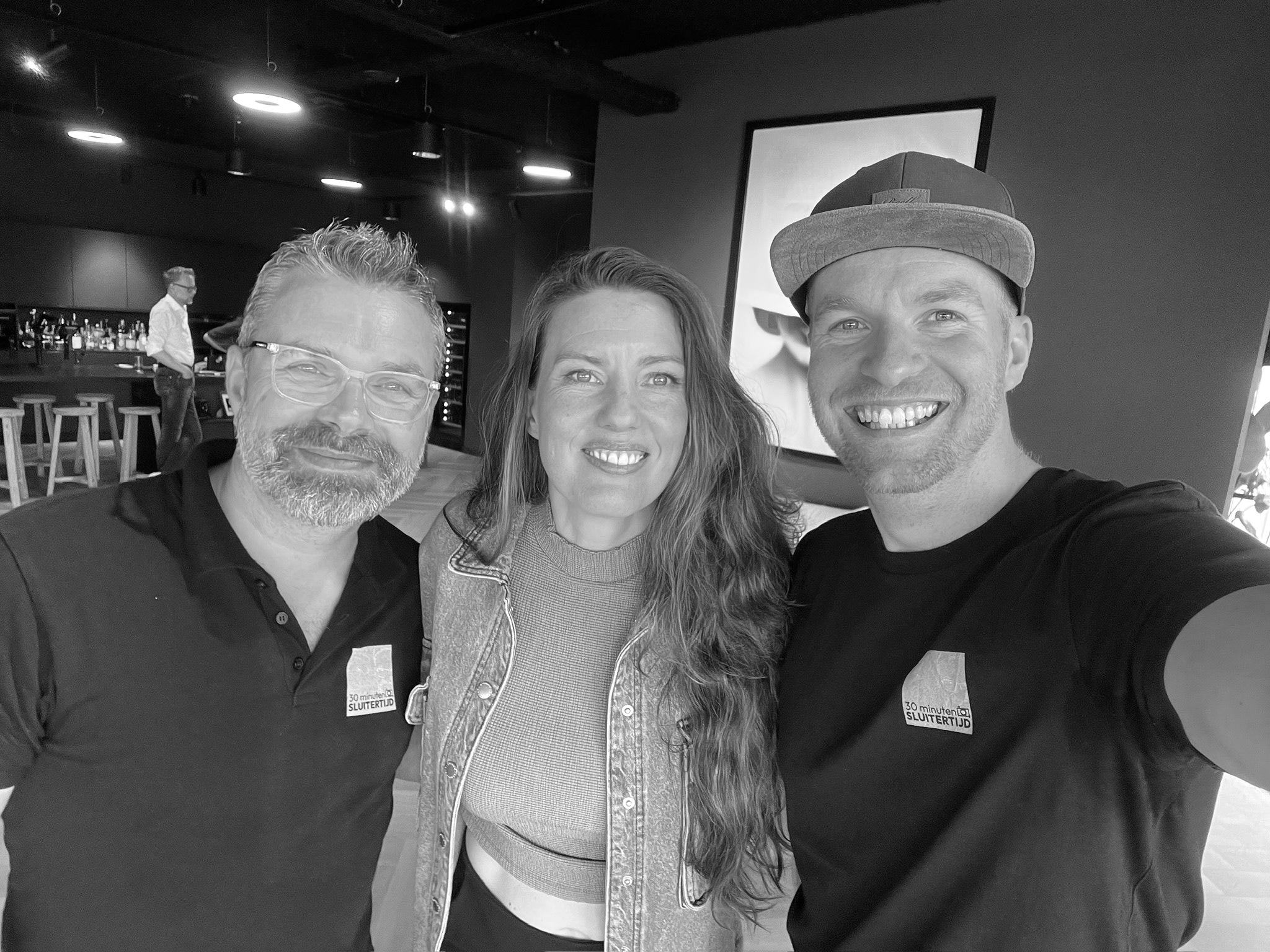 Ilvy Njiokiktjien met Michiel en Niels bij Colorwood